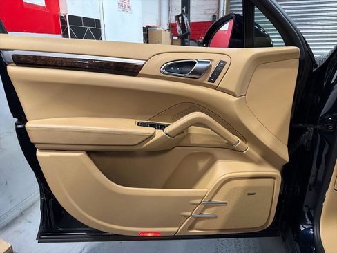 Used 2016 Porsche Cayenne image 15