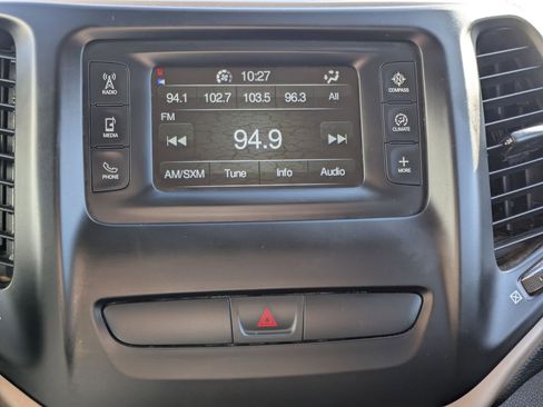 Used 2017 Jeep Cherokee Latitude w/ Trailer Tow Group image 24