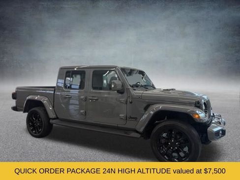 Used 2022 Jeep Gladiator Overland image 2