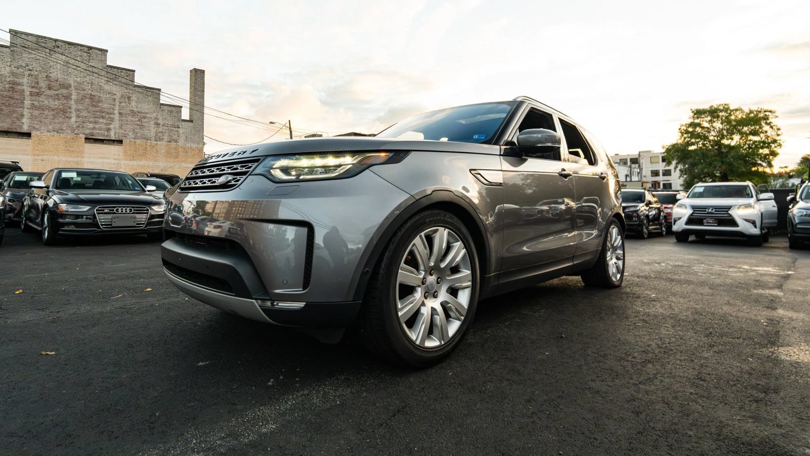 Used 2020 Land Rover Discovery HSE AWD/4WD image 7