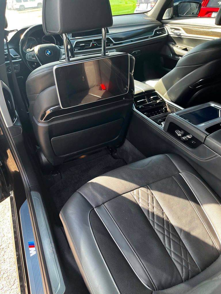 Used 2018 BMW 750i xDrive AWD/4WD image 29