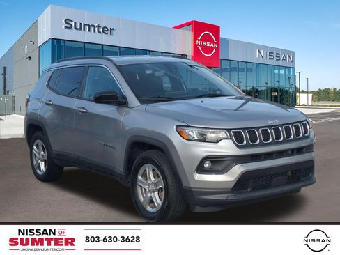 Used 2024 Jeep Compass Latitude AWD/4WD image 1