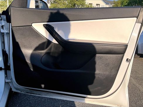 Used 2021 Tesla Model Y Long Range AWD/4WD image 22