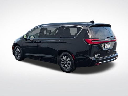 Used 2023 Chrysler Pacifica Touring-L FWD image 9