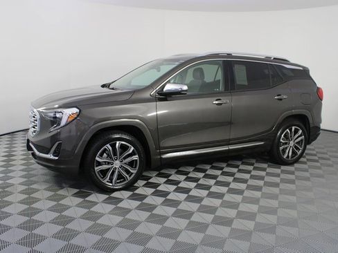 Used 2020 GMC Terrain Denali w/ Denali Premium Package image 2