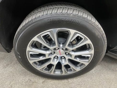 Used 2025 GMC Yukon XL Denali image 17