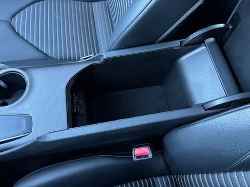 Used 2021 Toyota Camry SE FWD image 21