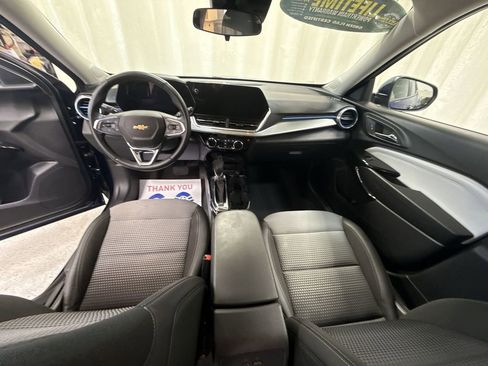 Used 2024 Chevrolet Trax LT w/ Driver Confidence Package image 28