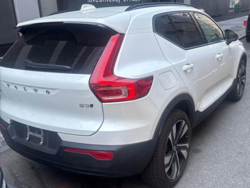 Used 2023 Volvo XC40 B5 Plus w/ Protection Package Premier AWD/4WD image 3