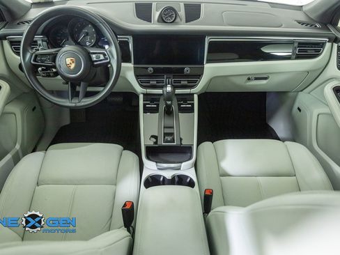 Used 2024 Porsche Macan AWD/4WD image 33