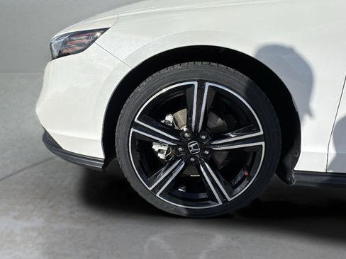 Used 2024 Honda Accord Sport image 17