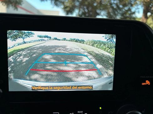 Used 2023 Toyota Highlander XLE FWD image 26