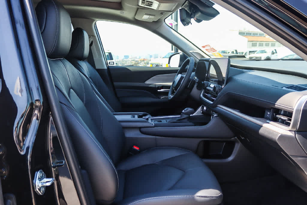 Used 2026 Toyota Grand Highlander AWD image 17