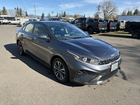 Used 2023 Kia Forte LXS image 5