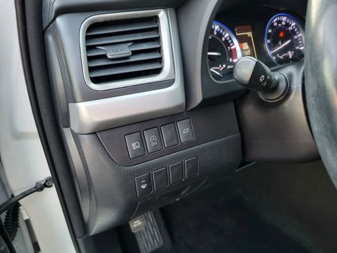 Used 2018 Toyota Highlander XLE image 11