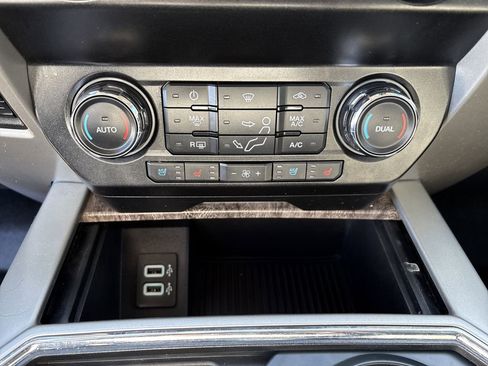 Used 2019 Ford F250 Lariat w/ Lariat Value Package image 23