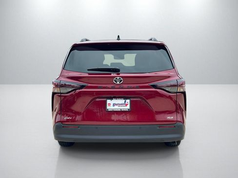 Used 2026 Toyota Sienna XLE FWD image 6