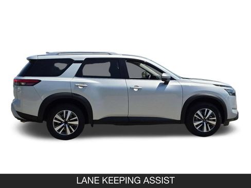Used 2025 Nissan Pathfinder SL FWD image 6