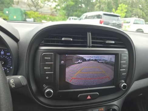 Used 2022 Kia Soul LX w/ Technology Package FWD image 16