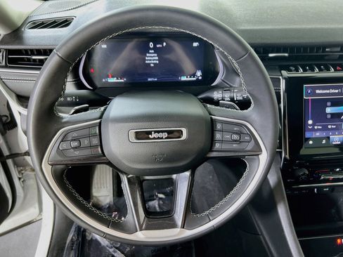 Used 2023 Jeep Grand Cherokee L Laredo AWD/4WD image 11