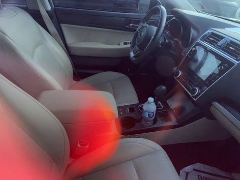Used 2019 Subaru Outback 2.5i Limited w/ Popular Package #2 image 3