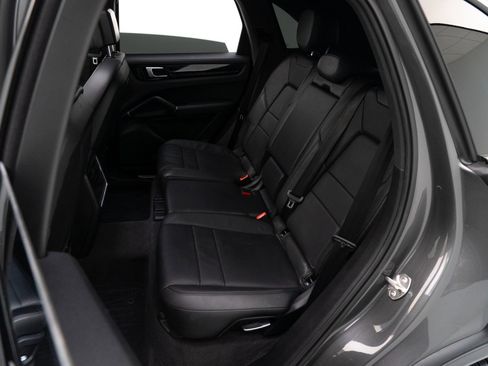 Used 2020 Porsche Cayenne image 28