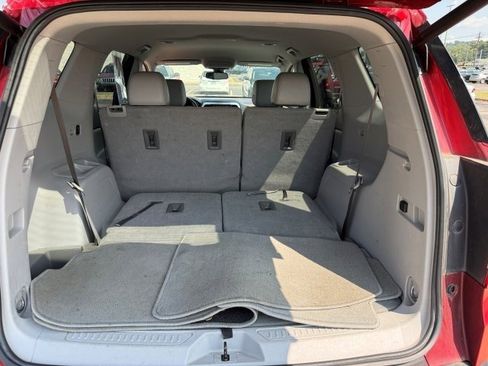 Used 2023 GMC Acadia SLT image 17