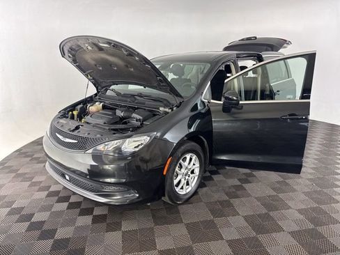 Used 2023 Chrysler Voyager LX FWD image 10