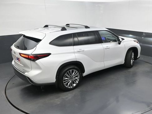 Used 2024 Toyota Highlander Platinum AWD/4WD image 37