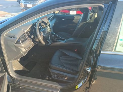 Used 2024 Toyota Camry SE image 3