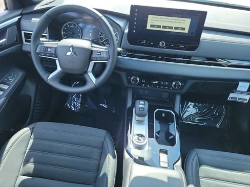 New 2026 Mitsubishi Outlander SE FWD image 15