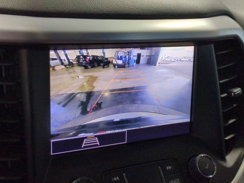 Used 2023 GMC Acadia SLE w/ Driver Convenience Package image 34