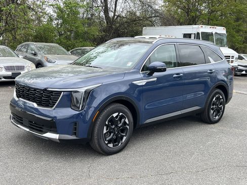 Used 2025 Kia Sorento S w/ Panoramic Sunroof Package image 3