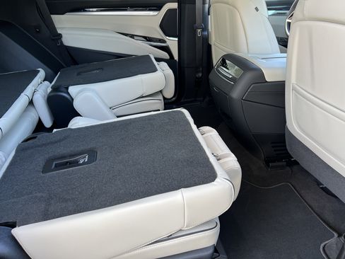 Used 2026 Cadillac Escalade Sport AWD/4WD image 25