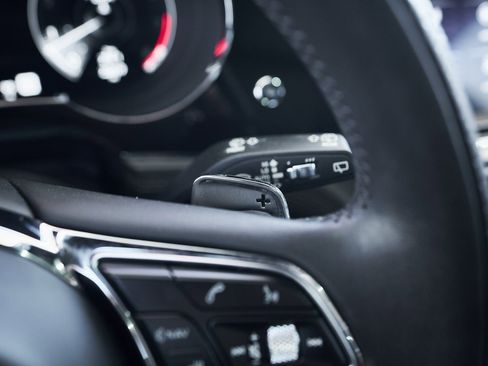 Used 2022 Bentley Bentayga image 43