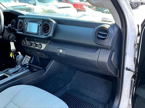 Used 2019 Toyota Tacoma SR w/ SR Convenience Package image 17