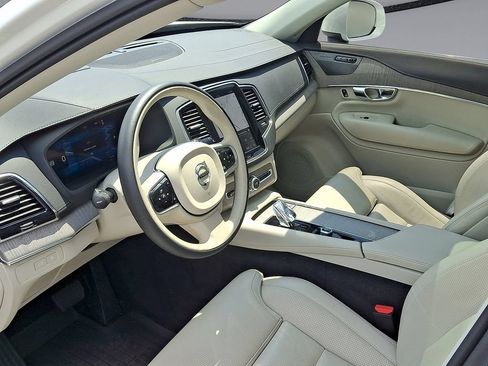Certified 2025 Volvo XC90 T8 Ultra w/ Protection Package Premier AWD/4WD image 17