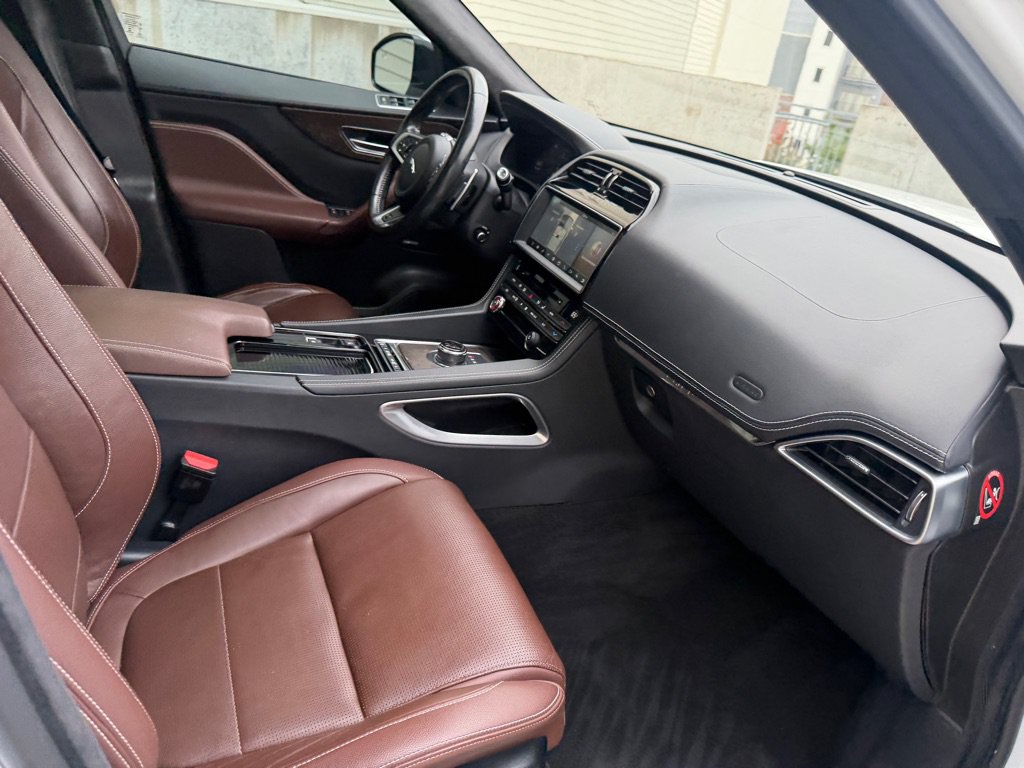 Used 2019 Jaguar F-PACE S AWD/4WD image 30