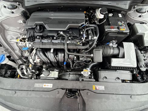Used 2025 Hyundai Elantra Sport FWD image 17