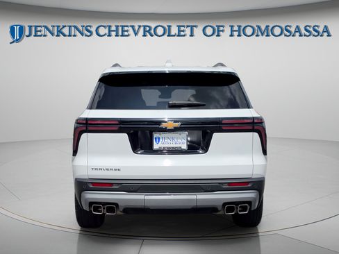 Used 2025 Chevrolet Traverse LT FWD image 6