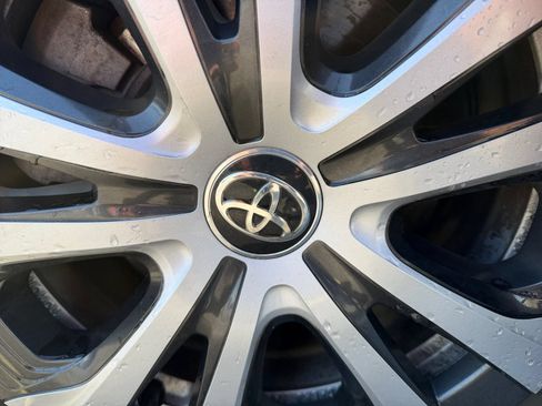 Used 2022 Toyota Corolla LE FWD image 30