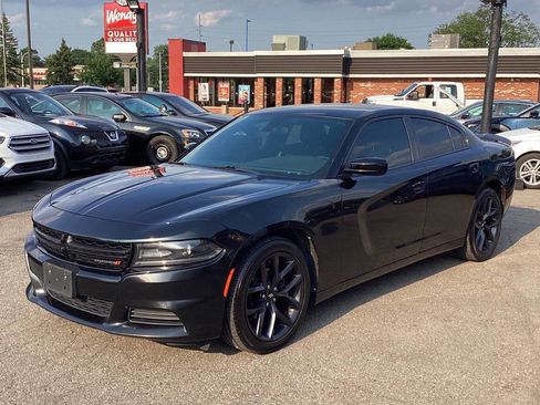 Used 2019 Dodge Charger SXT w/ Blacktop Package image 7