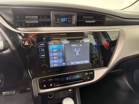 Used 2018 Toyota Corolla LE w/ LE Premium Package w/Moonroof FWD image 16