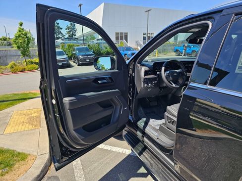 New 2026 Chevrolet Suburban LT w/ Comfort Package AWD/4WD image 21