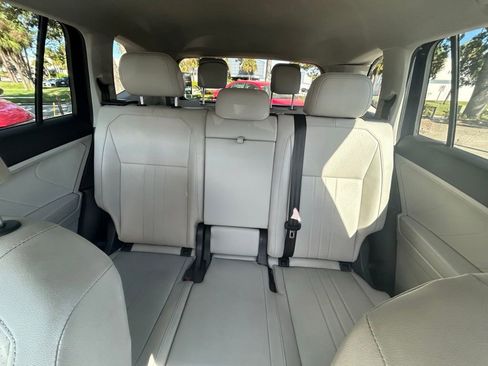 Used 2023 Volkswagen Tiguan SE image 12