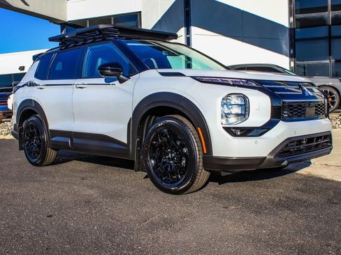 New 2026 Mitsubishi Outlander Trail Edition image 3