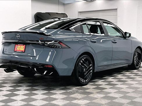 New 2026 Nissan Sentra SR w/ SR Premium Package FWD image 17