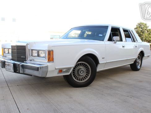 Used 1989 Lincoln Town Car image 25