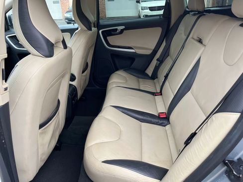Used 2012 Volvo XC60 T6 R-Design image 17