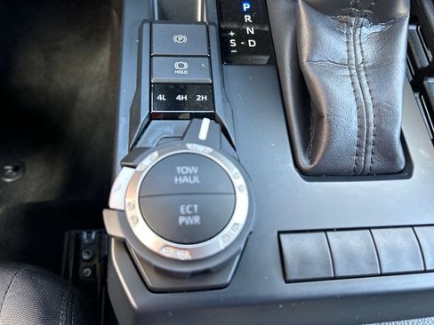 Used 2025 Toyota Tacoma SR5 AWD/4WD image 30
